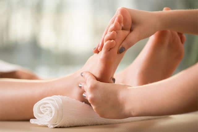 massagem nos pés - reflexologia podal